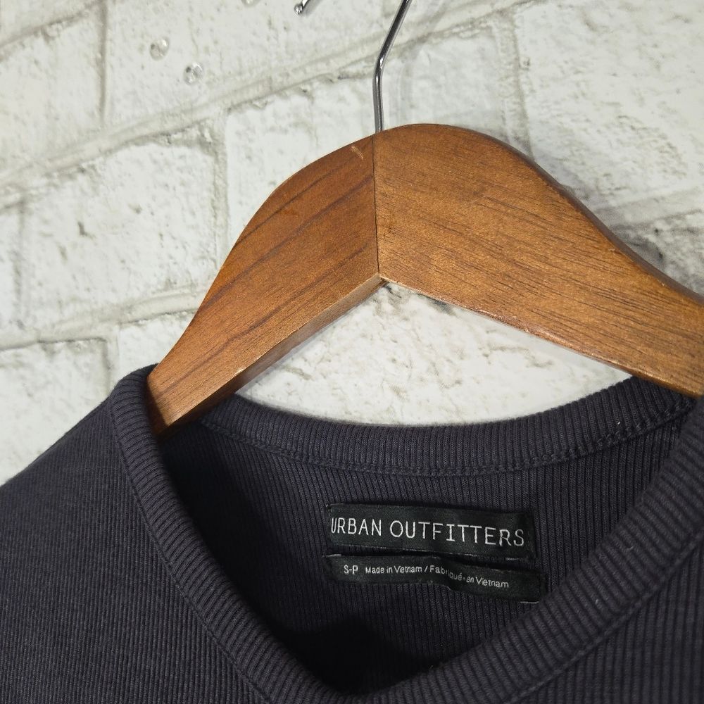 Urban Outfitters open front short sleeve top - Picture 4 of 12